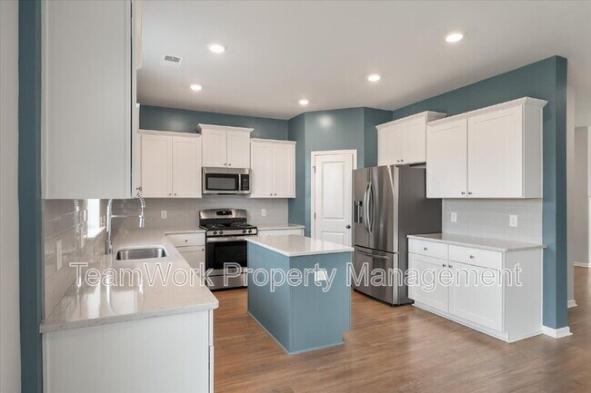 Building Photo - 208 Evergreen Ave