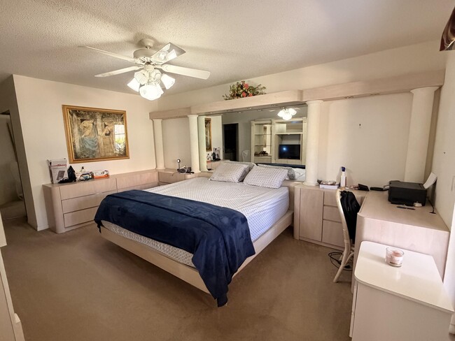 Building Photo - 5136 Floria Dr