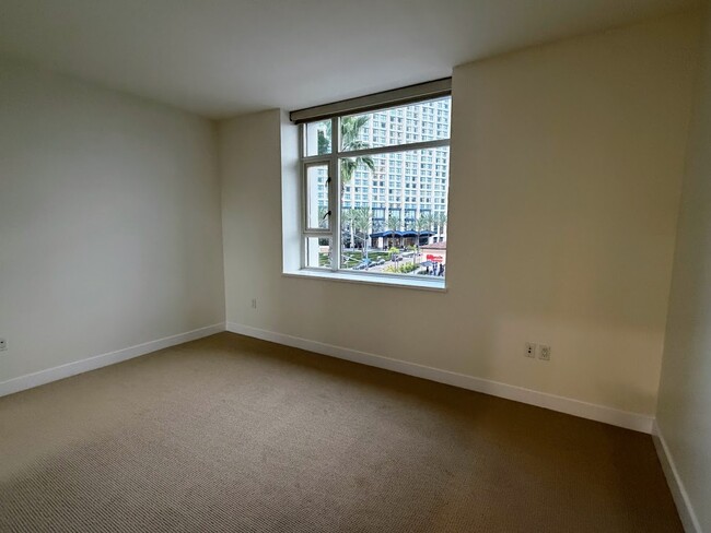 Building Photo - 700 W Harbor Dr