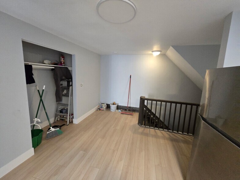 Building Photo - 407 N Broom St
