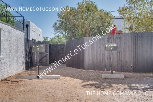 Building Photo - 940 E Florita St