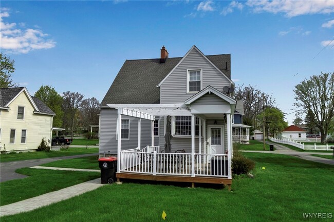 Building Photo - 31 Maple Ave