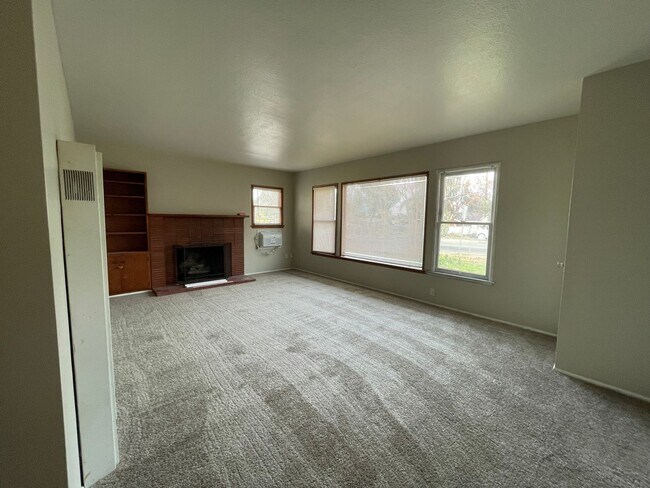 Building Photo - 40565 Stetson Ave