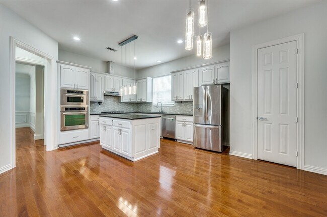 Building Photo - 7444 Primrose Dr