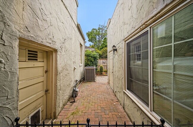 Building Photo - 2115 Claremont Ave