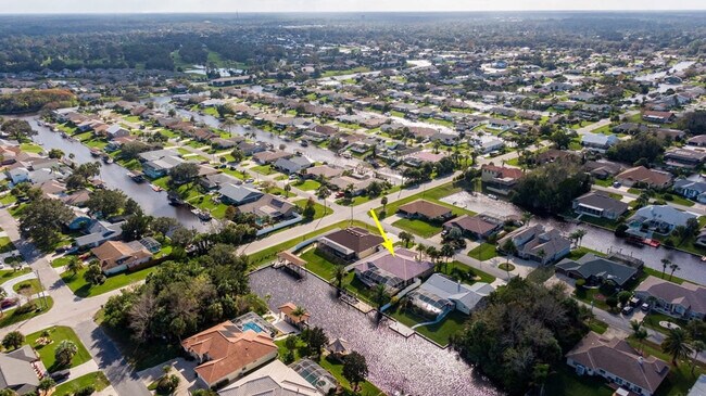 Building Photo - 6 Clinton Ct N