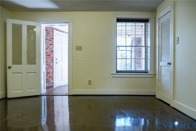 Building Photo - 407 W Clay St
