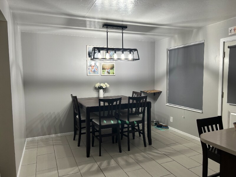 Building Photo - 8827 Pinion Ln