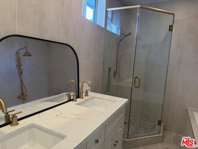 Building Photo - 1222 N Virgil Ave