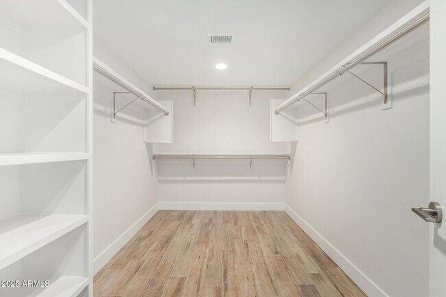 Building Photo - 4525 N 40th St