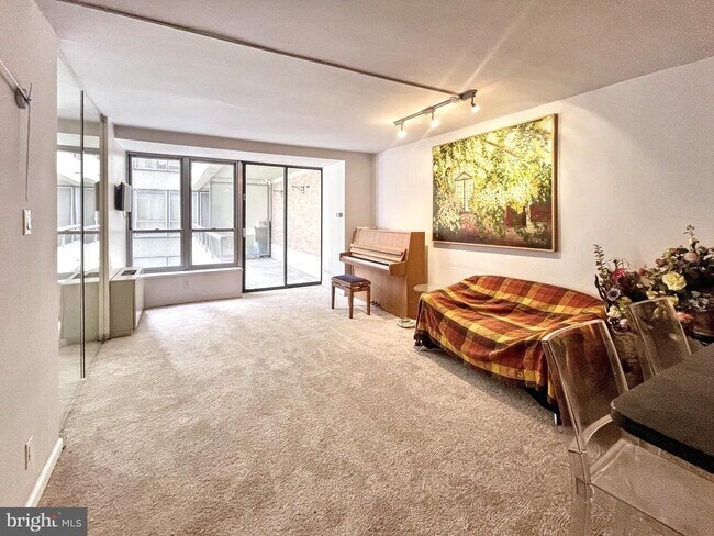 Building Photo - 226 W Rittenhouse Square