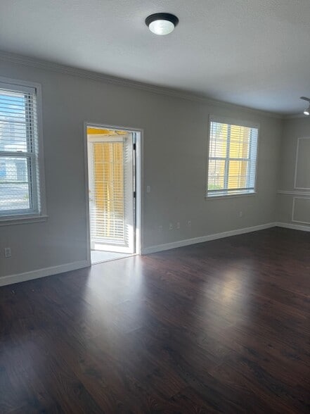 Building Photo - 860 N Orange Ave