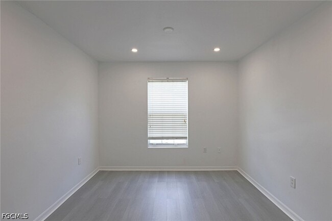 Building Photo - 3629 Pine Oak Cir