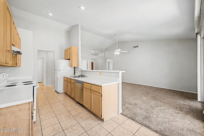 Building Photo - 405 W Primoroso Dr
