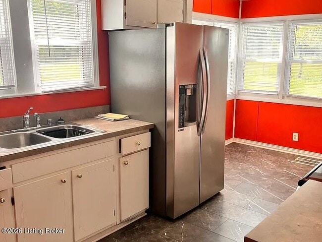 Building Photo - 3724 Bashford Ave