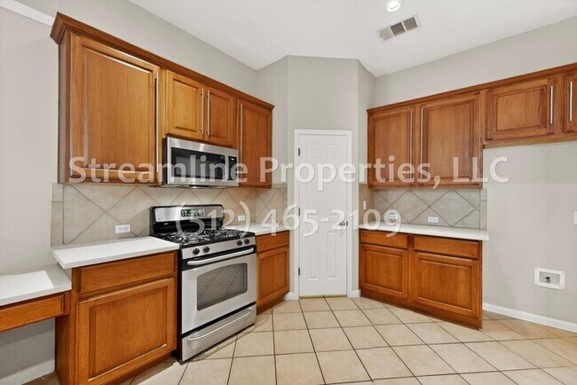 Building Photo - Spacious 4 Bedroom, 2 Bath - Open Layout!