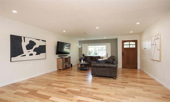 Building Photo - 5923 Dawnridge Dr