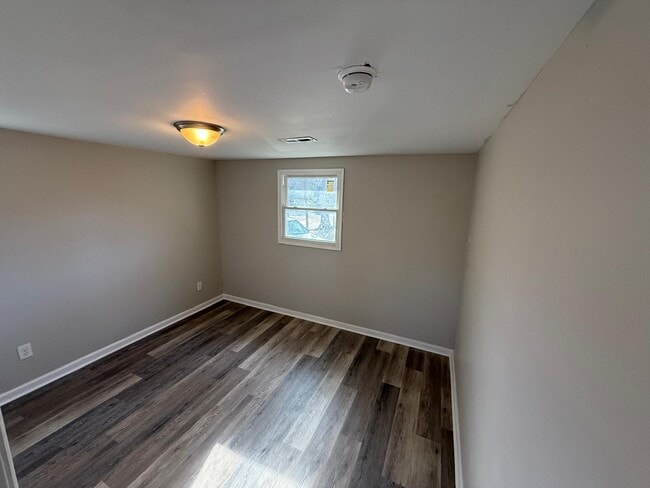 Building Photo - 1343 Cox Ave