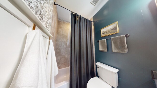 Building Photo - Asheton Lakes