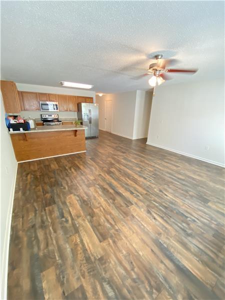 Building Photo - 1007 Towne Pk E Dr