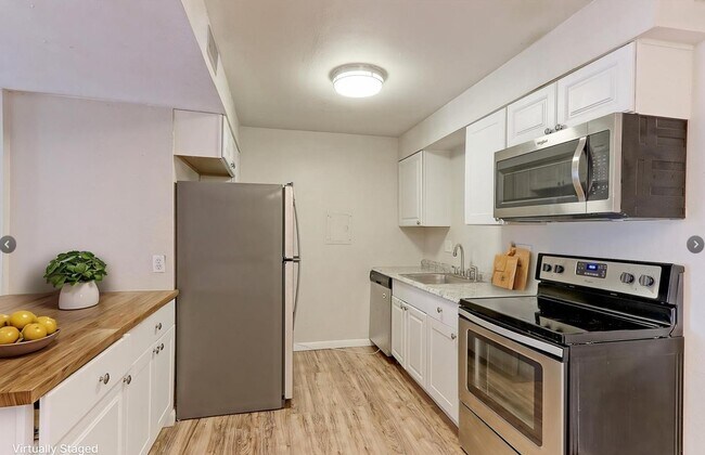 Building Photo - Well maintained Condo Westminster