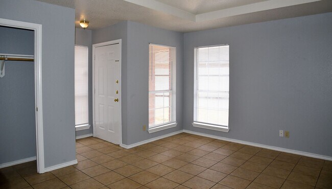 Building Photo - 602 Crestridge Ct