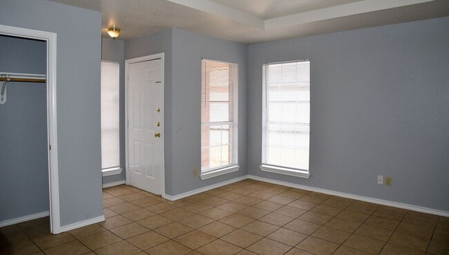 Building Photo - Spacious 3 Bedroom 2 Bath duplex Decatur TX