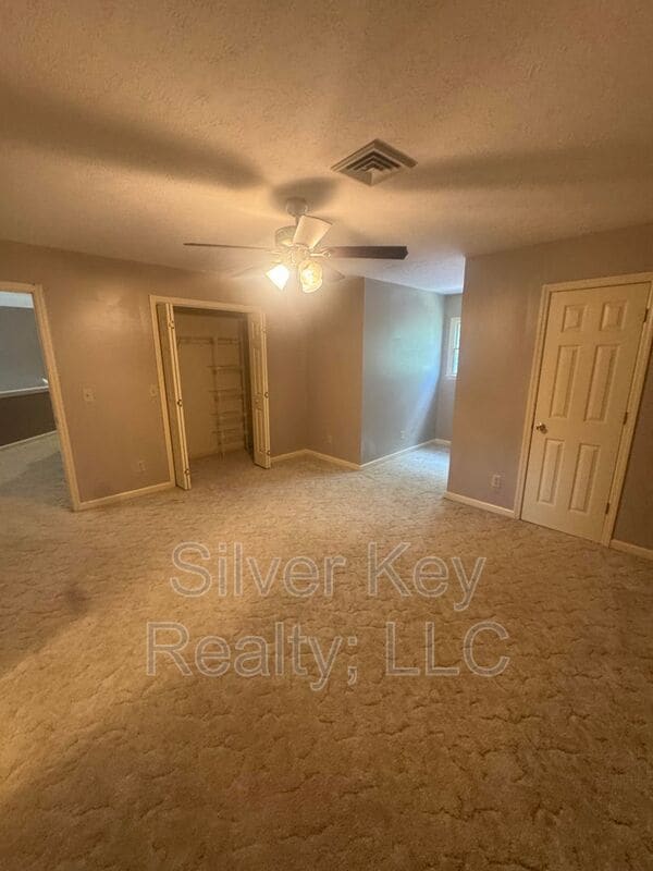 Building Photo - 136 S Matlock Ave