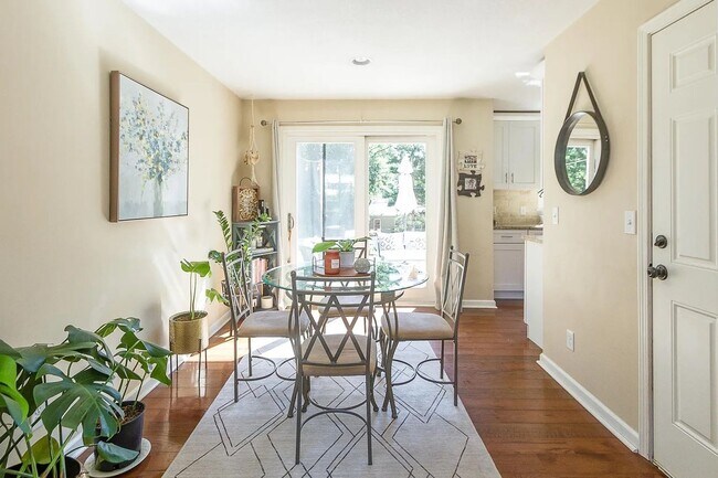 Building Photo - Gorgeous 3 Bedroom 2 Bathroom in Prairie V...