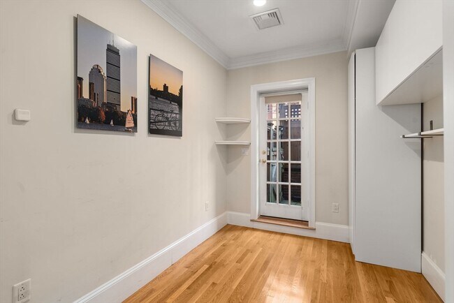 Building Photo - 299 Marlborough St