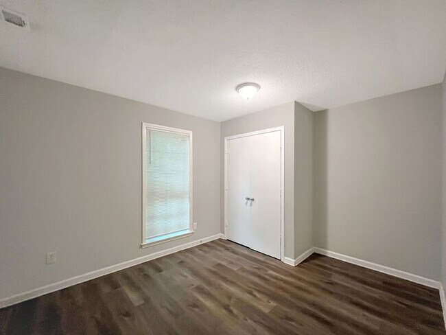 Building Photo - 3129 Domar St