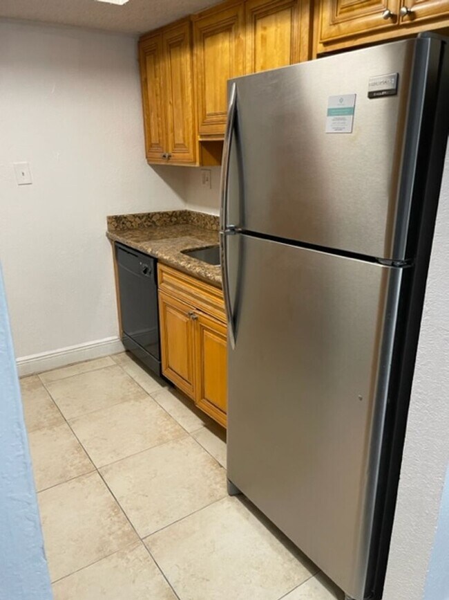 Building Photo - Large two bedroom condo