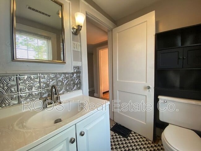 Building Photo - 437-437-437-432 W Harding Rd