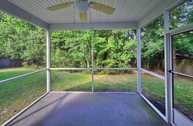 Building Photo - 1545 Oldenburg Dr