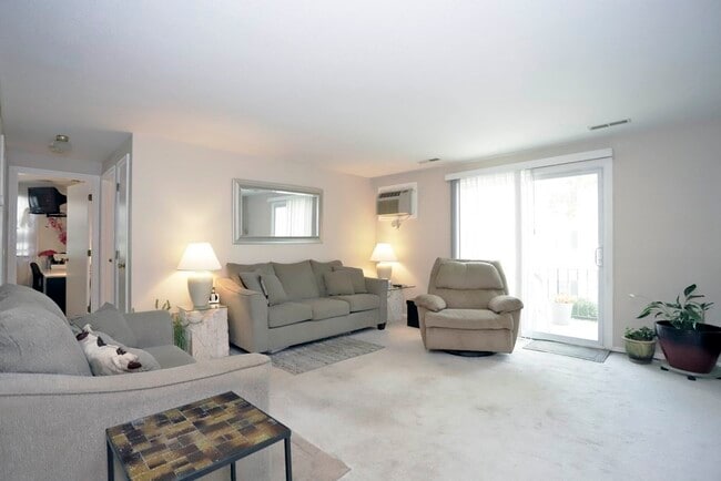 Building Photo - 1261 Church St