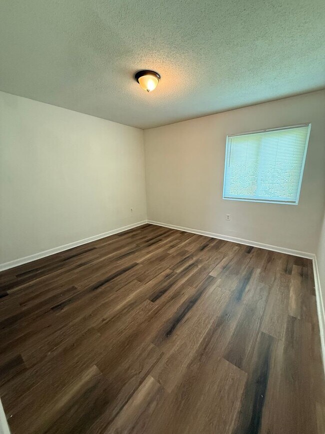 Building Photo - 1301 Stiles Ave