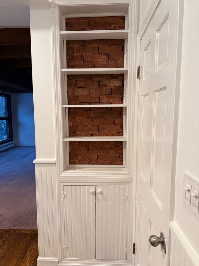 Building Photo - 75 Pine St