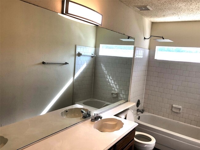 Building Photo - 4819 Sunshine Dr