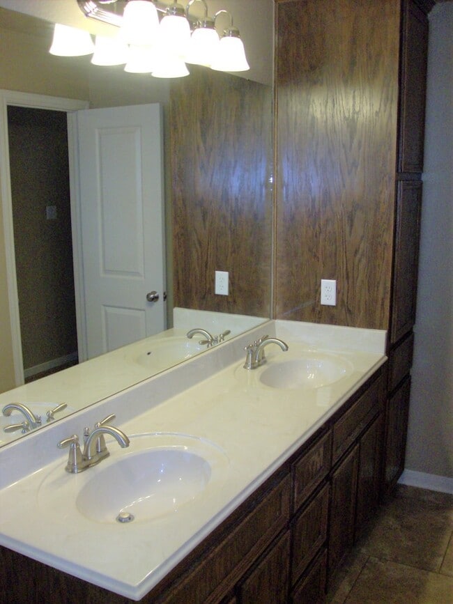 Building Photo - Viewable 1/6/2026 Text 201-231-7228 for more information