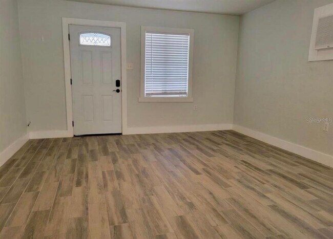 Building Photo - 300 20th Ave S