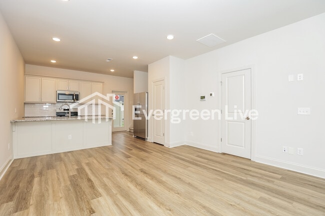 Building Photo - 738 Elkins Dr