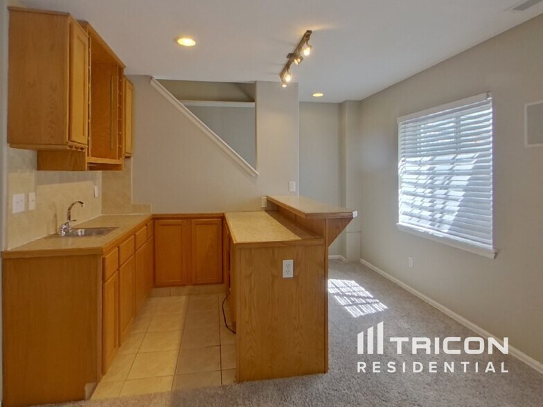 Building Photo - 4968 Sweetgrass Ln