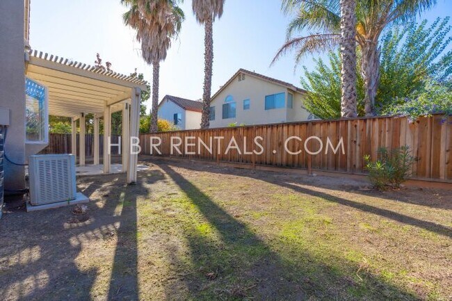 Building Photo - Move in Ready Beautiful 4 Bed Home in Tracy - Full Bed/Bath on 1st floor