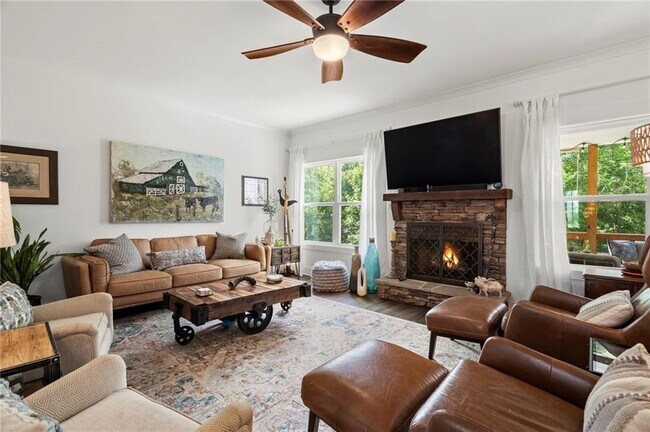 Building Photo - 175 STONELEDGE TRCE N