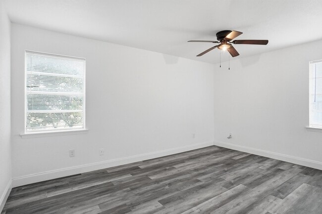 Building Photo - 3822 W Calgary Ct