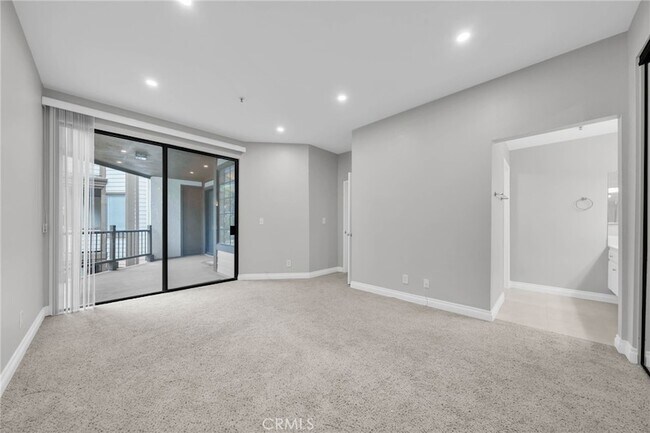 Building Photo - 2559 Plaza del Amo