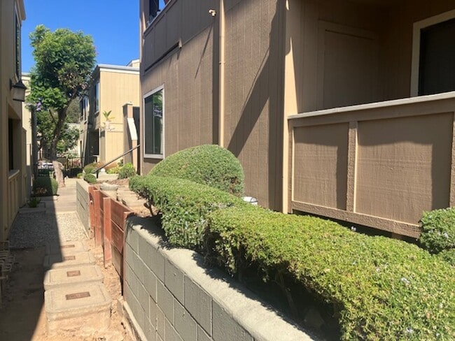 Building Photo - Great One Bedroom Condo in Monterey