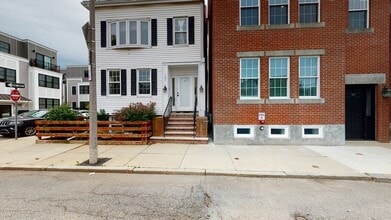 Building Photo - 101 Baxter St