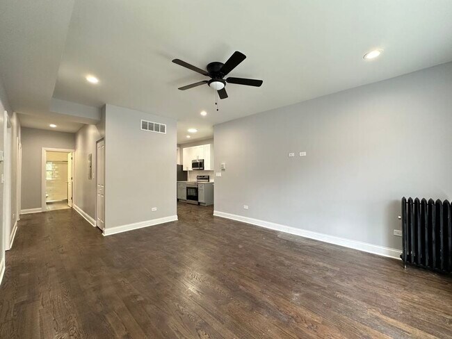 Building Photo - 1224 W Rosemont Ave