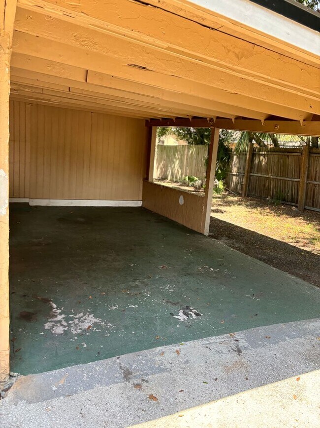 Building Photo - Move in special - 4 Bedroom 2 Bath w Fence...